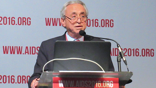 Pedro Cahn, en su intervención en AIDS 2016. Foto: Liz Highleyman, hivandhepatitis.com